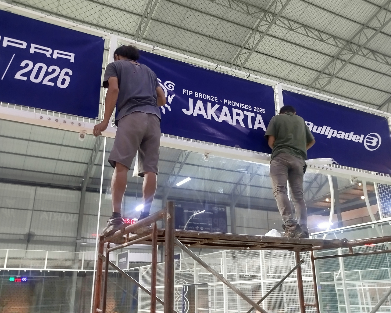 Instalasi Signage Pylon Multi Tenant
