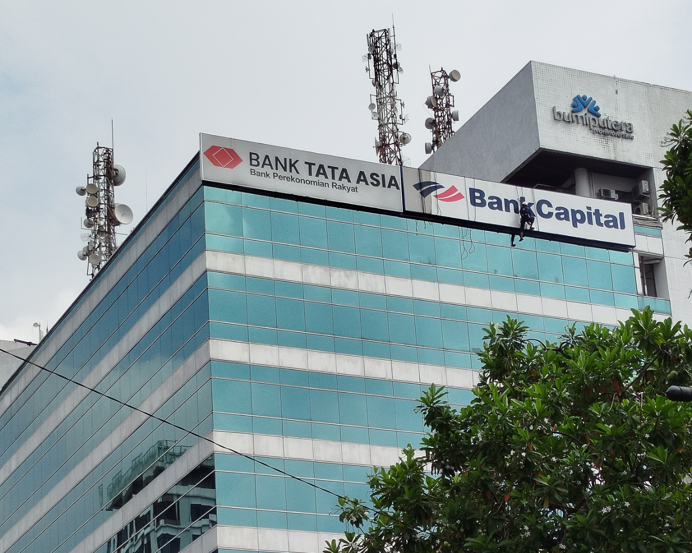 Pemasangan Letter Sign Capital Life